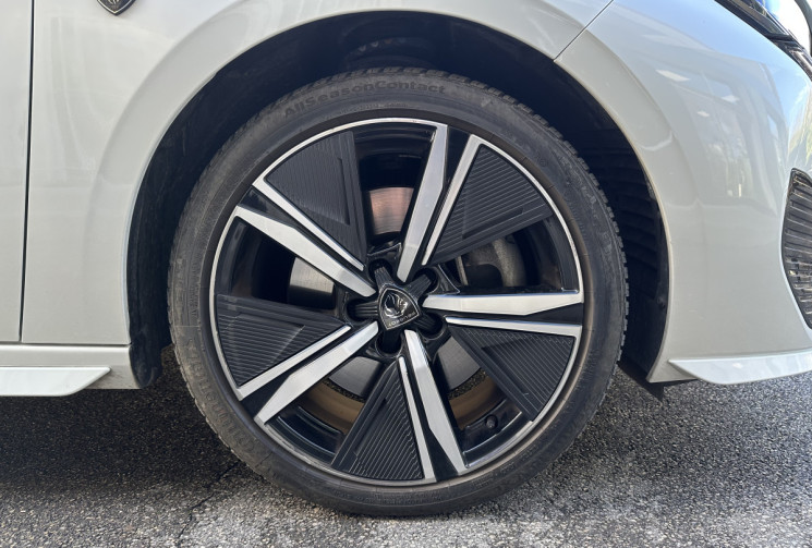 Peugeot 308 GT Pack 1.6 Hybride 225 e-EAT8 / Toit ouvrant / Cuir / Carplay / Lumiere Ambiance