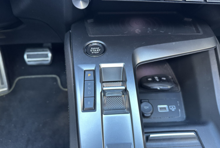 Peugeot 308 GT Pack 1.6 Hybride 225 e-EAT8 / Toit ouvrant / Cuir / Carplay / Lumiere Ambiance