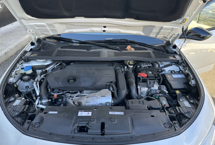 Peugeot 308 GT Pack 1.6 Hybride 225 e-EAT8 / Toit ouvrant / Cuir / Carplay / Lumiere Ambiance