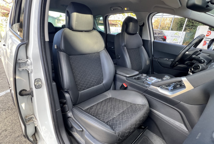 Peugeot 3008 HYBRID4 2.0 HDI 163 Pack ETG6 / Distribution OK / Attelage / Caméra