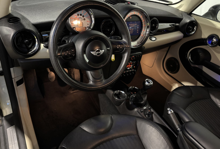 Mini Mini One 75 ch / R56 LCI One 1.6 i : GPS / white pepper 