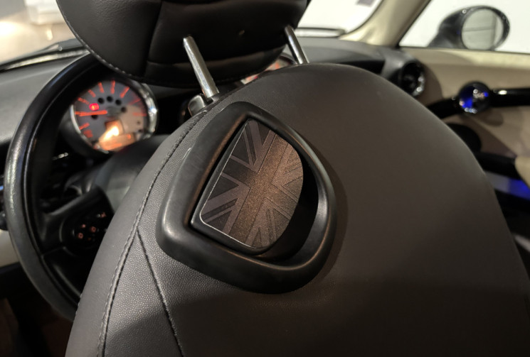 Mini Mini One 75 ch / R56 LCI One 1.6 i : GPS / white pepper 