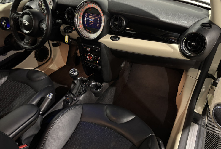 Mini Mini One 75 ch / R56 LCI One 1.6 i : GPS / white pepper 