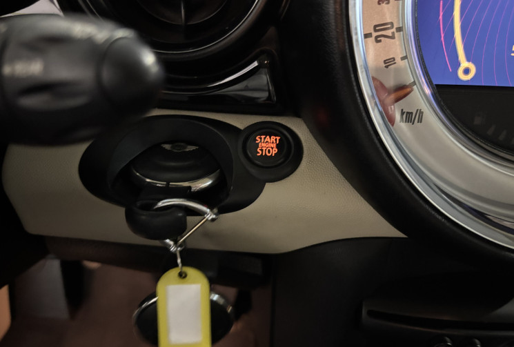 Mini Mini One 75 ch / R56 LCI One 1.6 i : GPS / white pepper 