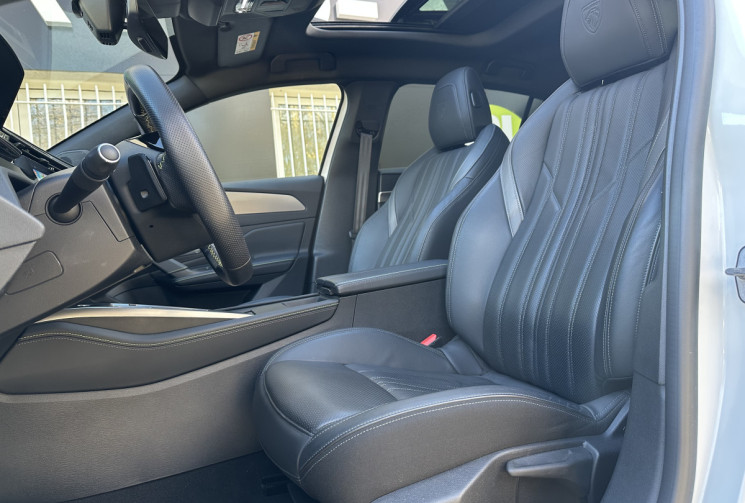 Peugeot 308 GT 1.6 Hybride 225 e-EAT8 / Toit ouvrant / Cuir / Carplay / Lumiere Ambiance