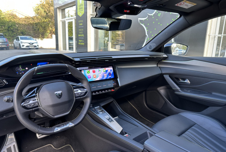 Peugeot 308 GT 1.6 Hybride 225 e-EAT8 / Toit ouvrant / Cuir / Carplay / Lumiere Ambiance