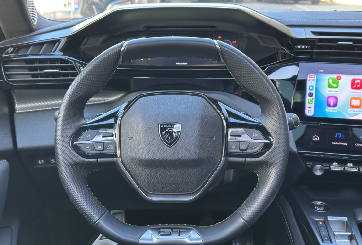 Peugeot 308 GT 1.6 Hybride 225 e-EAT8 / Toit ouvrant / Cuir / Carplay / Lumiere Ambiance