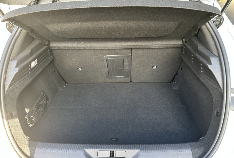 Peugeot 308 GT 1.6 Hybride 225 e-EAT8 / Toit ouvrant / Cuir / Carplay / Lumiere Ambiance