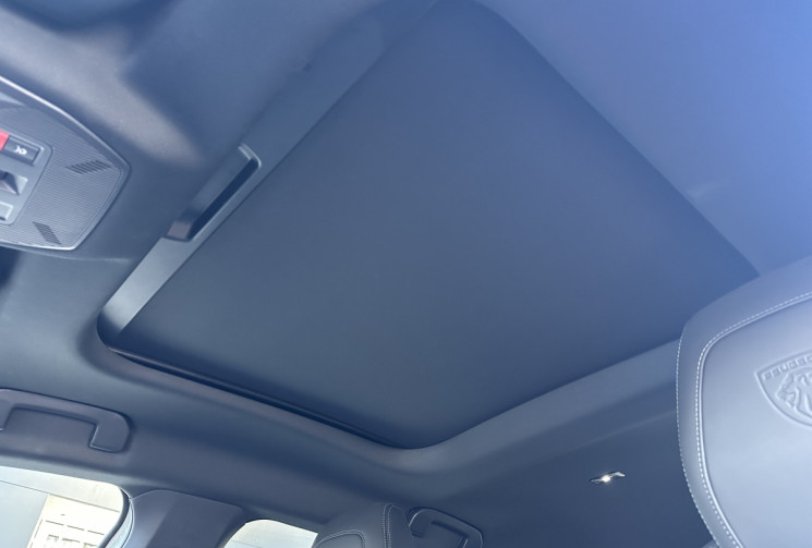 Peugeot 308 GT 1.6 Hybride 225 e-EAT8 / Toit ouvrant / Cuir / Carplay / Lumiere Ambiance