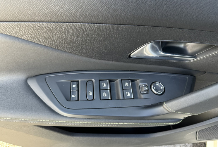 Peugeot 308 GT 1.6 Hybride 225 e-EAT8 / Toit ouvrant / Cuir / Carplay / Lumiere Ambiance