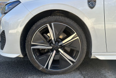 Peugeot 308 GT 1.6 Hybride 225 e-EAT8 / Toit ouvrant / Cuir / Carplay / Lumiere Ambiance