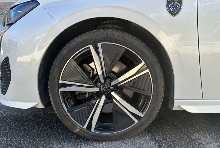 Peugeot 308 GT 1.6 Hybride 225 e-EAT8 / Toit ouvrant / Cuir / Carplay / Lumiere Ambiance