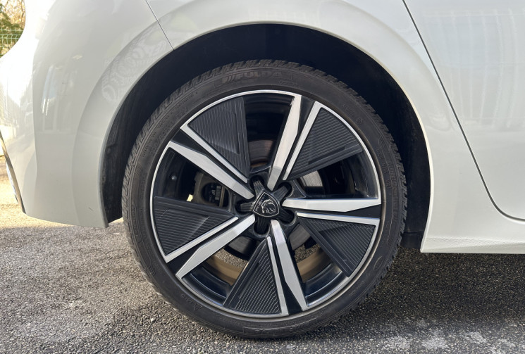 Peugeot 308 GT 1.6 Hybride 225 e-EAT8 / Toit ouvrant / Cuir / Carplay / Lumiere Ambiance