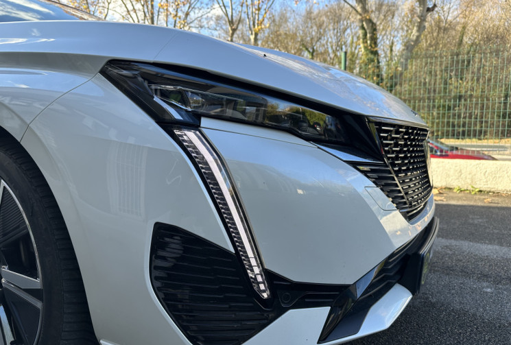 Peugeot 308 GT 1.6 Hybride 225 e-EAT8 / Toit ouvrant / Cuir / Carplay / Lumiere Ambiance