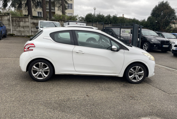Peugeot 208 1.6 / 120 CH / ALLURE / CHAINE DE DISTRIBUTION