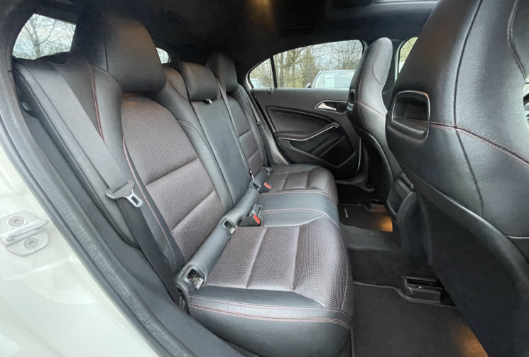 Mercedes Classe A 45 AMG 360 ch 4Matic SPEEDSHIFT-DC/Toit ouvrant pano/Siège chauffants/ Jnt Alu 18