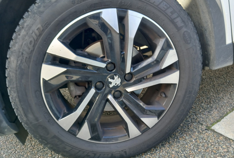 Peugeot 2008 II 5HB 1.2 THP Puretech 12V EAT8 S&S 130 ALLURE