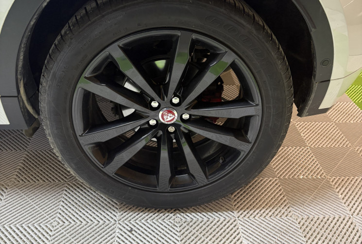 Jaguar E-Pace 2.0D 240 R-Dynamic / Siège chauffants / Caméra / Garantie 6 mois