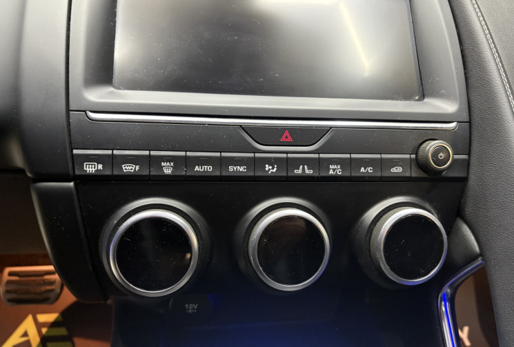 Jaguar E-Pace 2.0D 240 R-Dynamic / Siège chauffants / Caméra / Garantie 6 mois