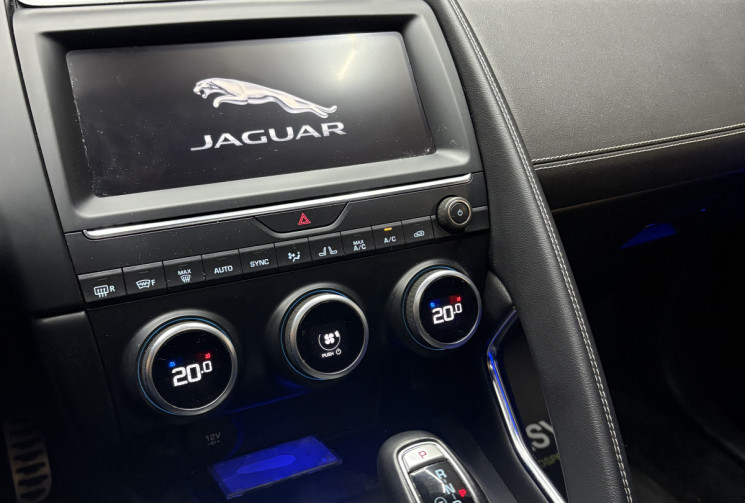 Jaguar E-Pace 2.0D 240 R-Dynamic / Siège chauffants / Caméra / Garantie 6 mois