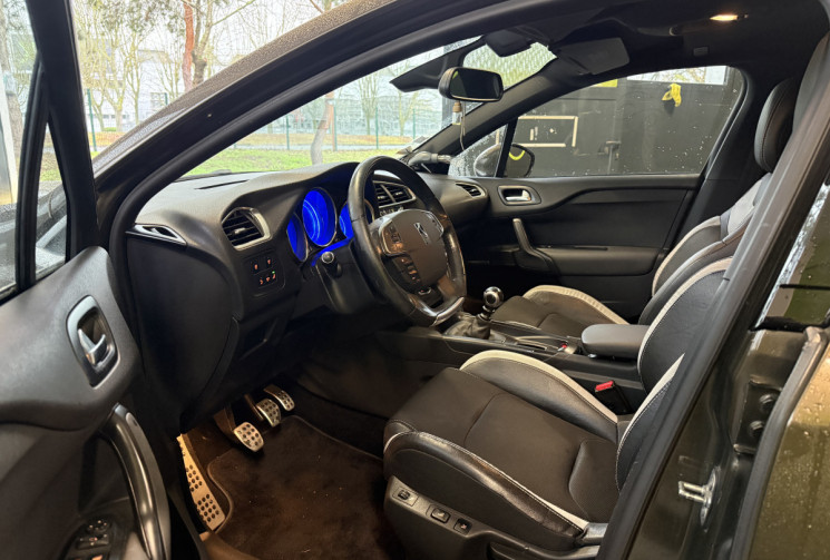 Citroën DS4  1.6 HDi 110 So Chic / 1er main / suivi Citroen