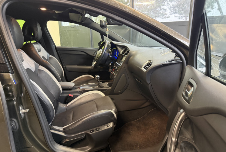 Citroën DS4 1.6 HDi 110 SO CHIC BVM6 / 1er MAIN / SUIVI CITROEN