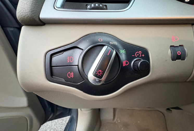 Audi A4  PH III 2.0 TFSI 180 AMBIENTE / CHAINE DISTRI / CLIMATISATION AUTO / GARANTIE 12 MOIS