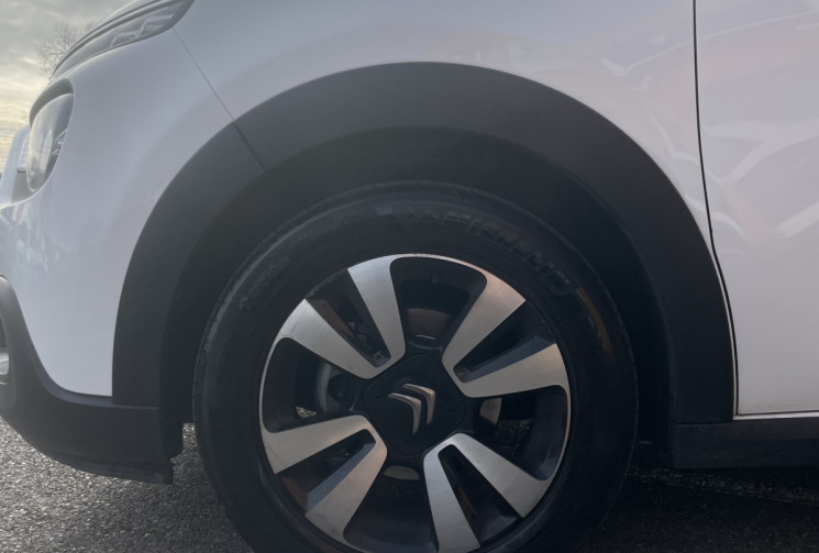 Citroën C3 1.2 pure tech 110 ch SHINE