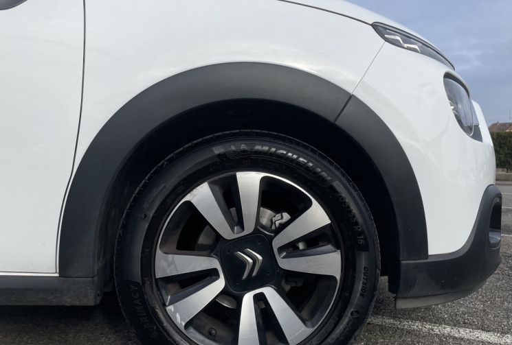 Citroën C3 1.2 pure tech 110 ch SHINE