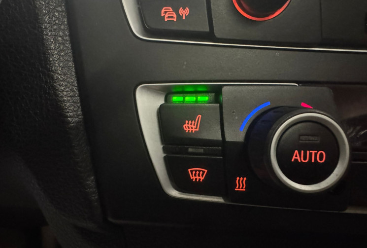 BMW Série 1  F20 116D URBANLIFE * Toit Ouvrant / Radar Av-Ar / Sièges Chauffant 