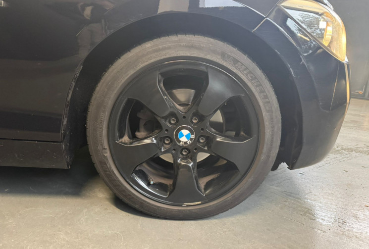 BMW Série 1  F20 116D URBANLIFE * Toit Ouvrant / Radar Av-Ar / Sièges Chauffant 