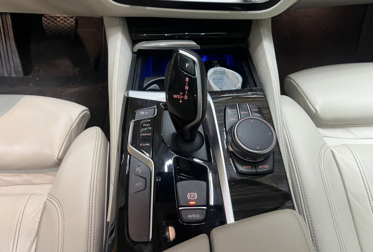 BMW Série 5 530 D 265 G30  BVA8 Luxury Line / siège chauffants / Garantie 6 Mois