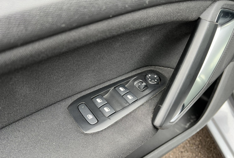 Peugeot 308 II T9 1.2 e-THP 130 ch Boîte auto EAT6 ALLURE