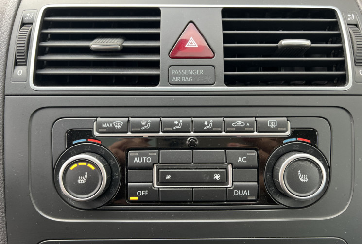 Volkswagen Touran 2.0 TDI FAP 140 CH CARAT BVM6 / 7 PLACES / ATTELAGE