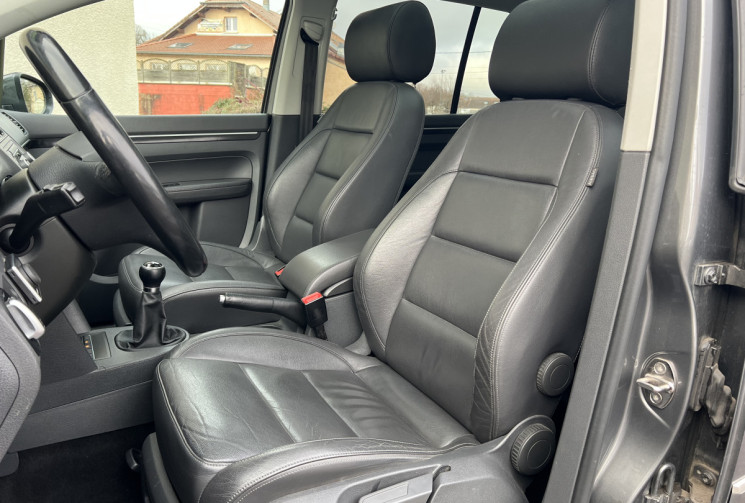 Volkswagen Touran 2.0 TDI FAP 140 CH CARAT BVM6 / 7 PLACES / ATTELAGE