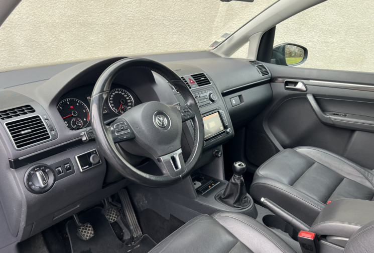 Volkswagen Touran 2.0 TDI FAP 140 CH CARAT BVM6 / 7 PLACES / ATTELAGE