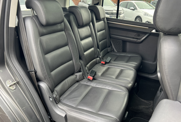 Volkswagen Touran 2.0 TDI FAP 140 CH CARAT BVM6 / 7 PLACES / ATTELAGE