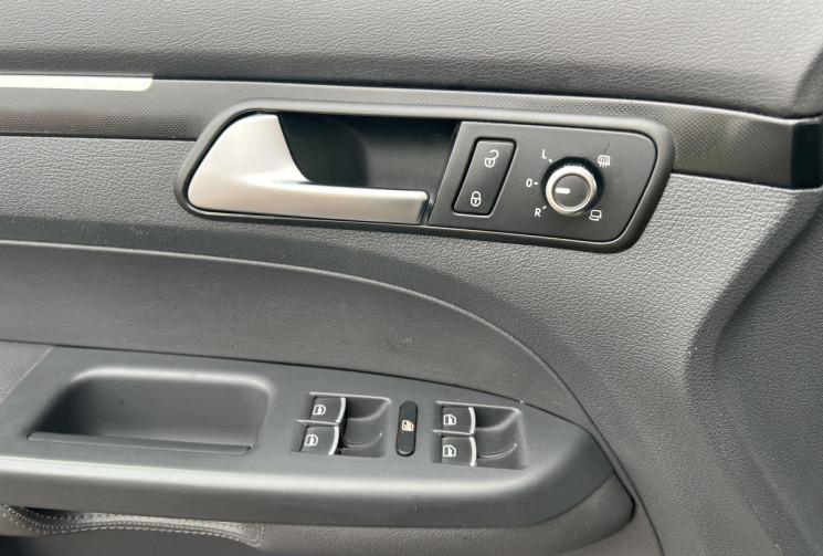 Volkswagen Touran 2.0 TDI FAP 140 CH CARAT BVM6 / 7 PLACES / ATTELAGE