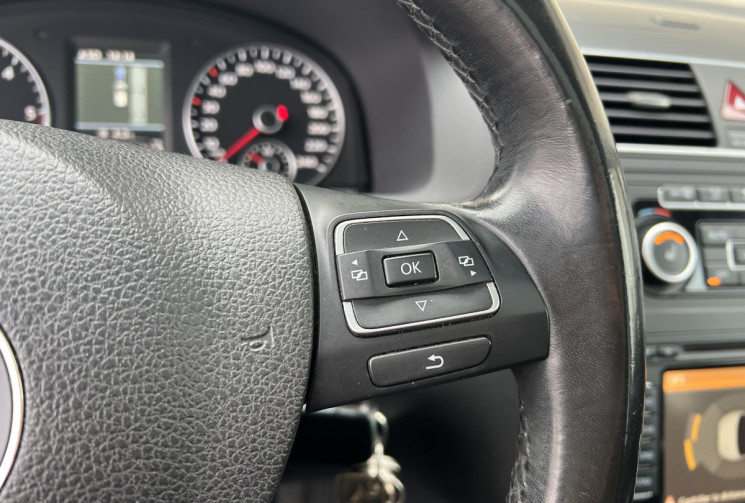 Volkswagen Touran 2.0 TDI FAP 140 CH CARAT BVM6 / 7 PLACES / ATTELAGE