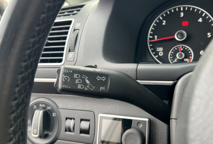 Volkswagen Touran 2.0 TDI FAP 140 CH CARAT BVM6 / 7 PLACES / ATTELAGE