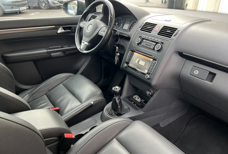 Volkswagen Touran 2.0 TDI FAP 140 CH CARAT BVM6 / 7 PLACES / ATTELAGE