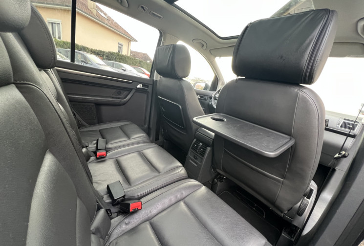 Volkswagen Touran 2.0 TDI FAP 140 CH CARAT BVM6 / 7 PLACES / ATTELAGE