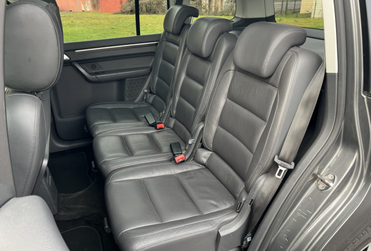 Volkswagen Touran 2.0 TDI FAP 140 CH CARAT BVM6 / 7 PLACES / ATTELAGE