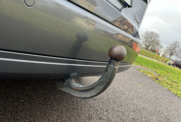 Volkswagen Touran 2.0 TDI FAP 140 CH CARAT BVM6 / 7 PLACES / ATTELAGE