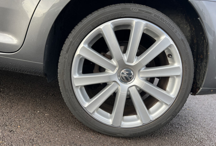 Volkswagen Touran 2.0 TDI FAP 140 CH CARAT BVM6 / 7 PLACES / ATTELAGE