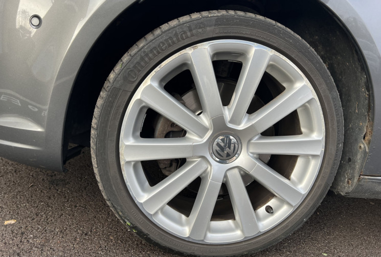 Volkswagen Touran 2.0 TDI FAP 140 CH CARAT BVM6 / 7 PLACES / ATTELAGE