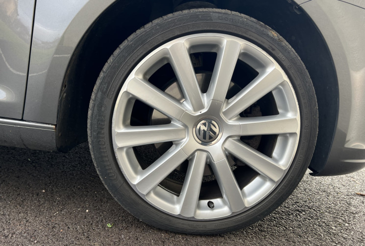 Volkswagen Touran 2.0 TDI FAP 140 CH CARAT BVM6 / 7 PLACES / ATTELAGE