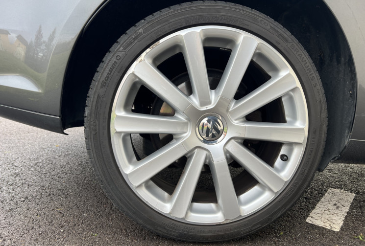 Volkswagen Touran 2.0 TDI FAP 140 CH CARAT BVM6 / 7 PLACES / ATTELAGE