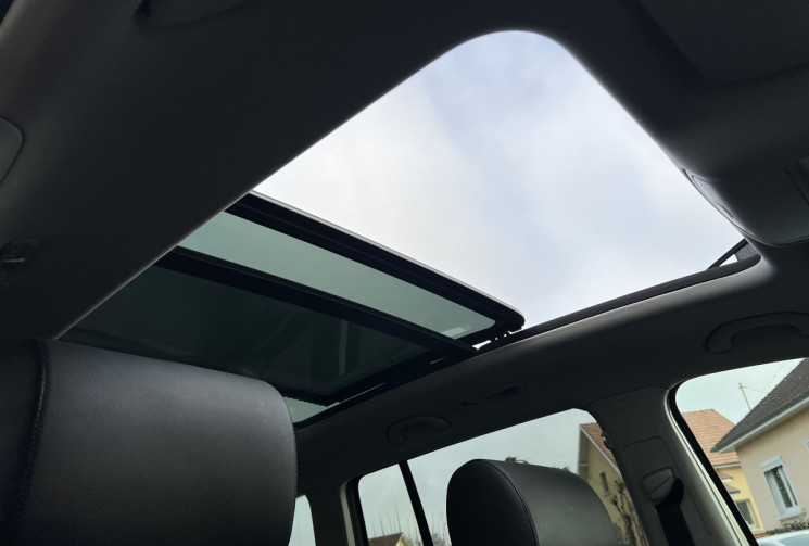 Volkswagen Touran 2.0 TDI FAP 140 CH CARAT BVM6 / 7 PLACES / ATTELAGE