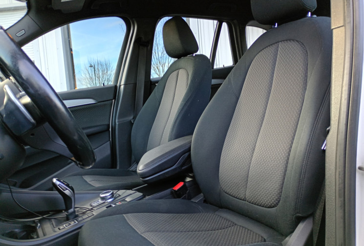 BMW X1  BMW X1 F48 Business Design 18d 150 ch BVA8 / Attelage